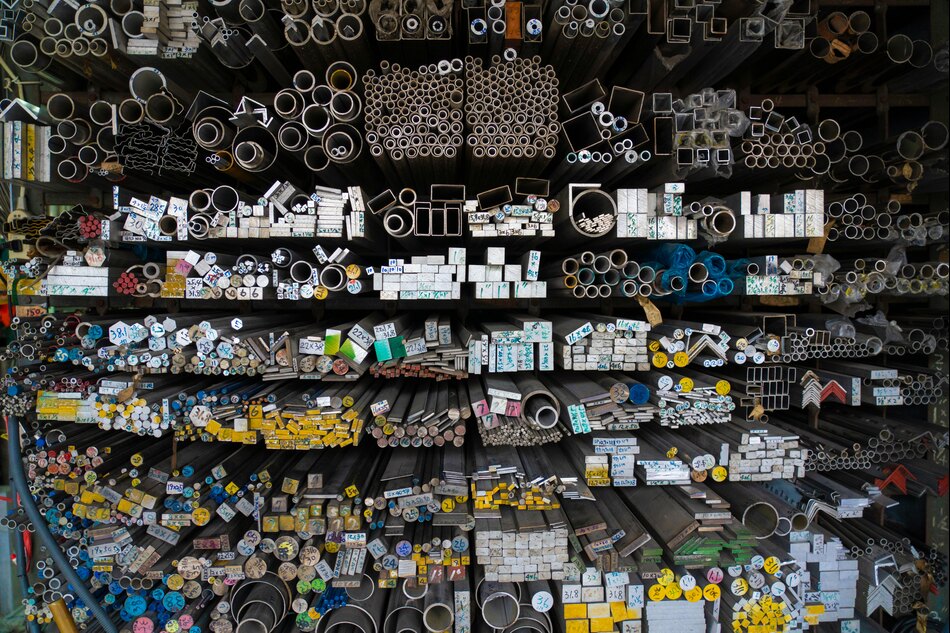 Push vs. Pull Manufacturing - Navigating the Flow of Modern Industry